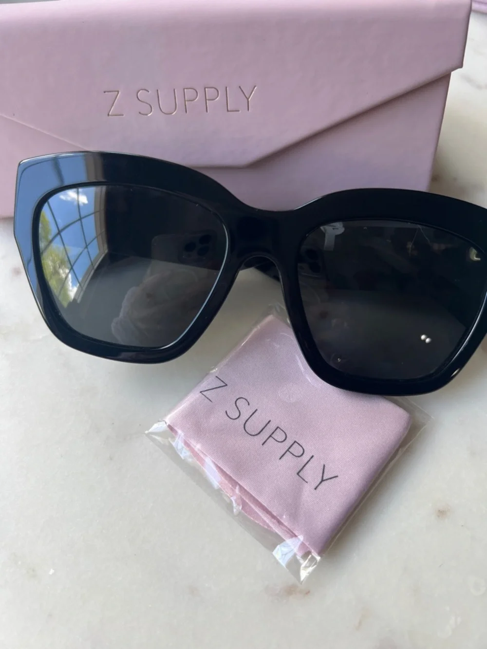 Z Supply Incognito  Black Cat-Eye Sunglasses with Tortoiseshell Temples NWT